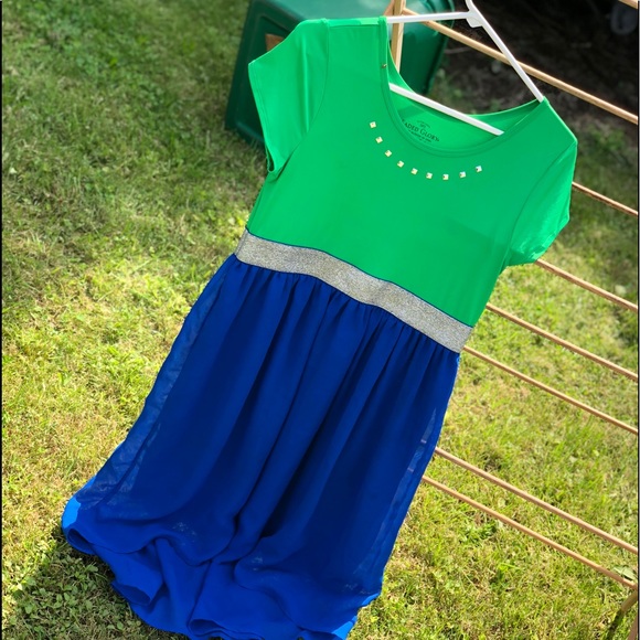 Dress - Picture 1 of 3